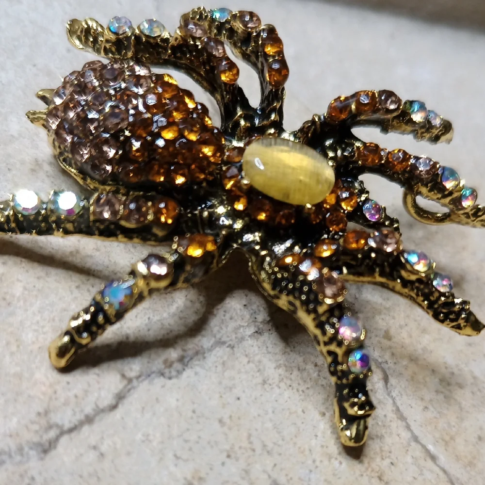 Sparkling Spider Brooch Pendant with Rhinestones Tarantula